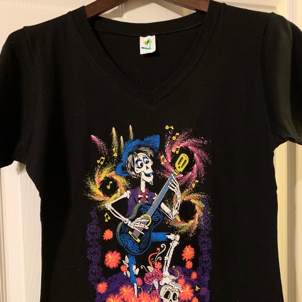 New Woman Skeleton Playing tThe Guitar